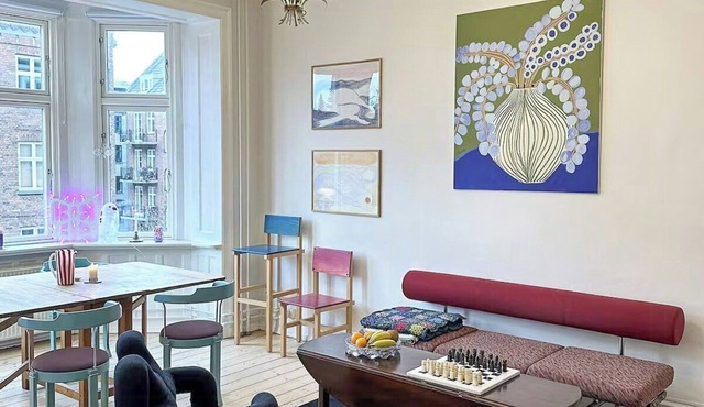 Design flat with stucco in central Nørrebro
