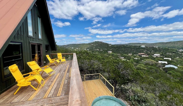 Design-forward Frio cabin with epic views & pool