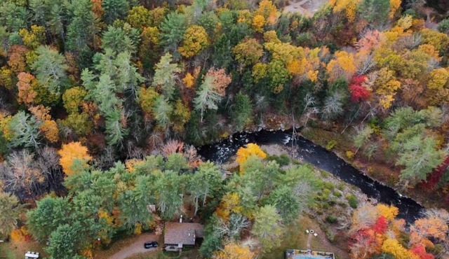 Design Forward Riverfront Catskills Cabin-Sleeps 6, Cedar Hot Tub & Fireplace
