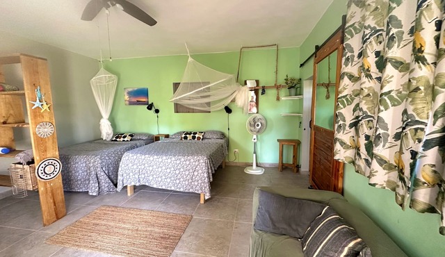 Design Garden Loft close to beach, lush tropical garden w. kite lesson