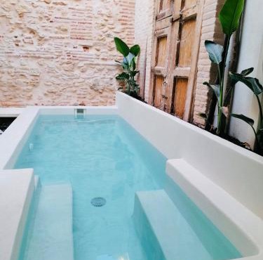 Design house with swimming pool near the sea