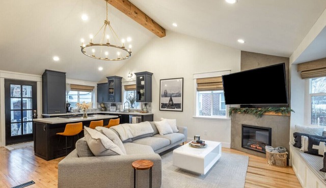 Design & Location| Hot Tub | Yard | Family Getaway