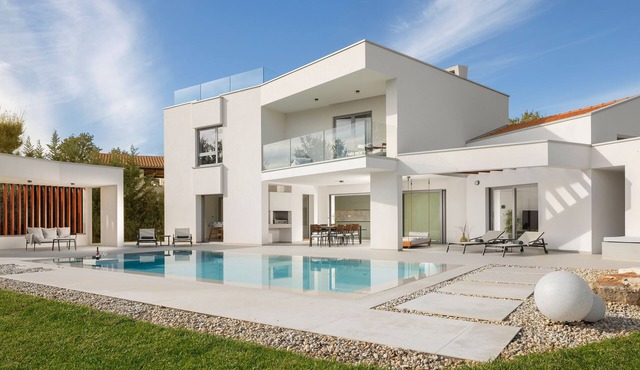 Design Luxus Villa mit Swimmingpool im Ruhige Lage