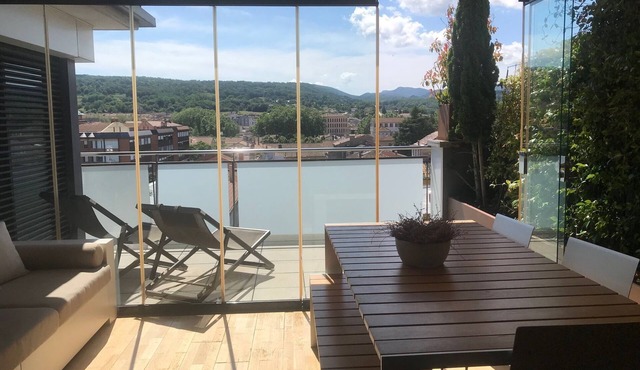 Design penthouse with terrace in the center of Olot
