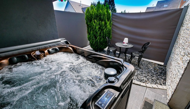 Design studio, jacuzzi, private terrace, air conditioning