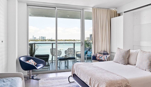 Design Studio Miami Beach Stunning Bay View Balcony Queen Murphy & twin trundle