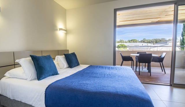 Design Studio private terrace Santa Giulia beach