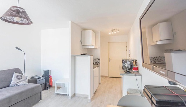 Design studio with BALCONY in MARSEILLE