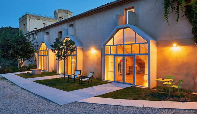 Design studio with terrace in the heart of the Luberon