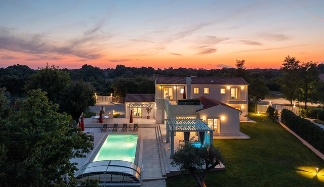 Design Villa Sole * with 48m² heated pool, game room, fitness & spa house