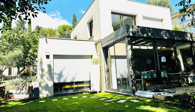 Design villa with glass roof and parquet flooring, garden and fitness center near downtown