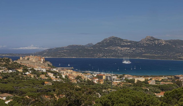 Design villa with sea view & secret garden in Calvi