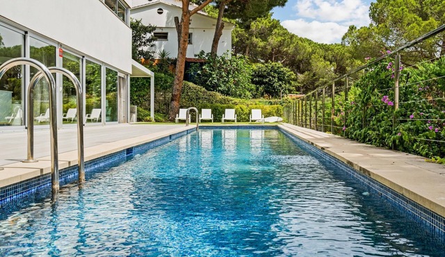 Design villa with views and pool