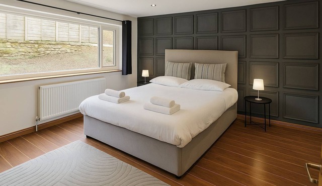 Designed for Groups · Stylish 4-Bedroom Home in Summerseat