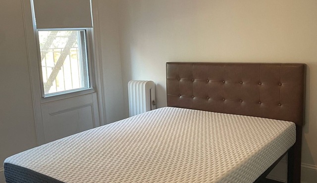 Designer 2BR, 1.5BA, 4 Beds in prime East Village