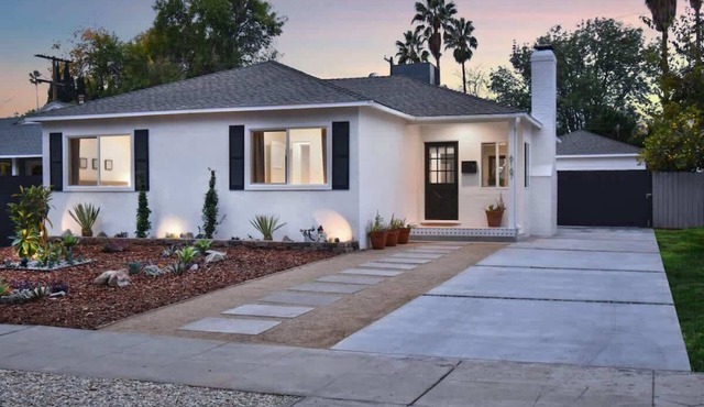 Designer 3-Bed Retreat in Valley Glen