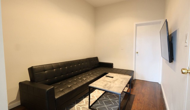 Designer 3 bedroom apartment in the heart of Bushwick ~ 15 minutes to NYC