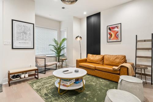 Designer 3-Bedroom Home with King Bed, Family-Friendly, Columbia Heights