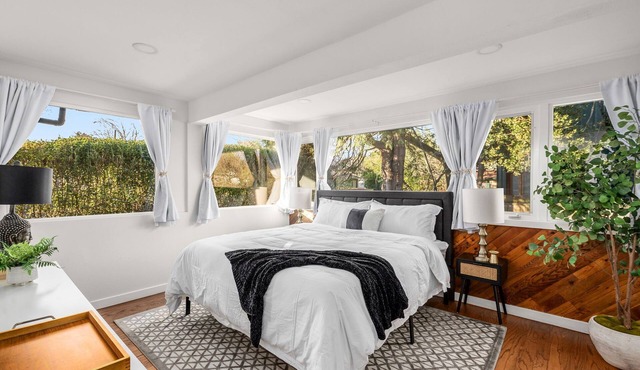 Designer 3BD Hawthorne Home