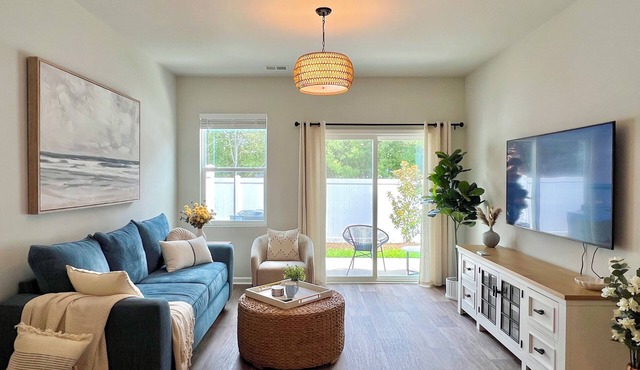 Designer 3BR Family Home — Golf Beach Parking