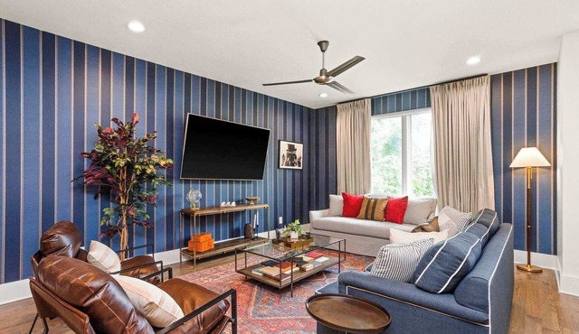 Designer 4BR | All Ensuite | 2mi to Broadway