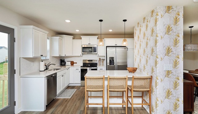 Designer 4BR-New Build! Giant TV, Great for Groups/Families