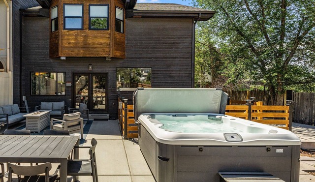 Designer 5-bedroom house 20 mins from 4 ski resorts & Salt Lake downtown