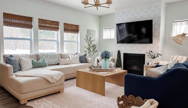 Designer 5BR Retreat, 4 Min Drive to Beach, Hot Tub, Family Friendly