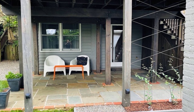 Designer Apartment with All the Amenities!