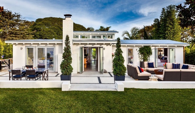 Designer Beach House, West Mesa Beach Arean2 min walk to beach stairs