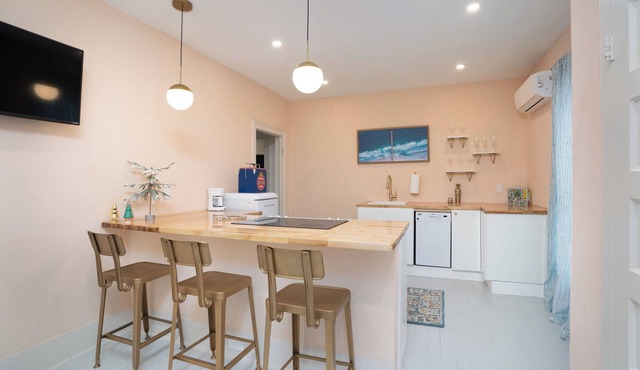 Designer Bungalow Walking Distance to Downtown St. Augustine