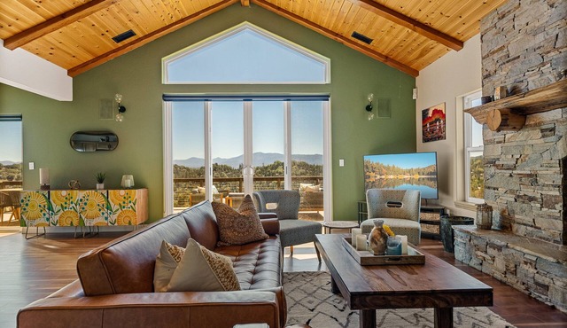 Designer Chalet with Breathtaking views at reasonable prices!