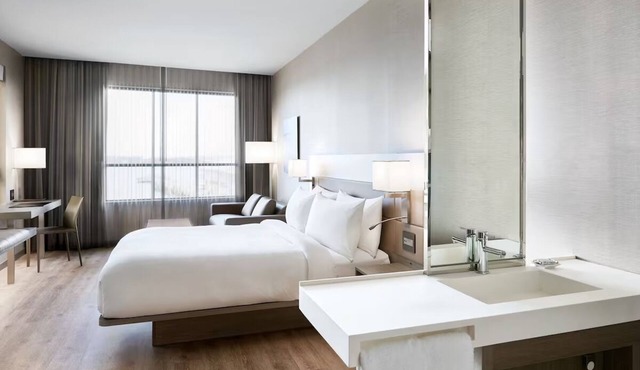 Designer Chic Waterfront Room Perfect for Outdoor Enthusiasts & Couples