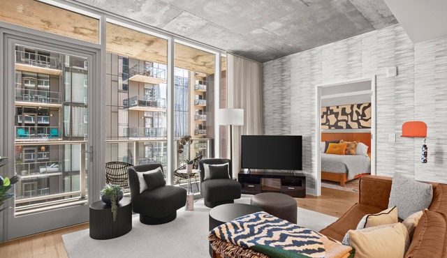 Designer Condo Steps to Lady Bird Lake with gym & rooftop pool