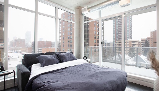 Designer Cosmopolitan Loft in Downtown Calgary