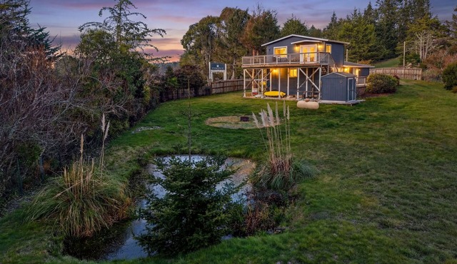 Designer Cottage Chic Farmhouse l 3 Min to Town l Acre Land l Ocean Views