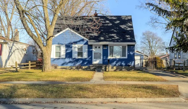 Designer Detroit Retreat 3BR with Game Room