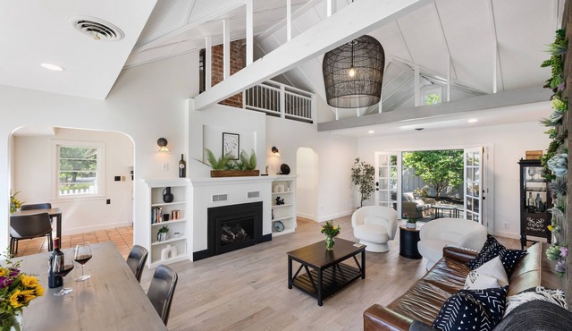 Designer Downtown Saint Helena Home. Walking Distance to Downtown!