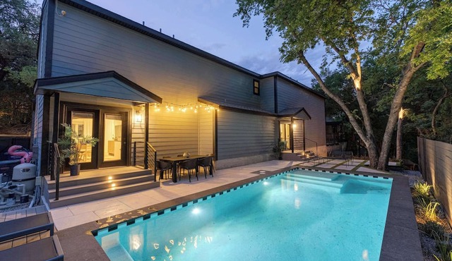 Designer Duplex - Pool, Fire Pit, Great Location