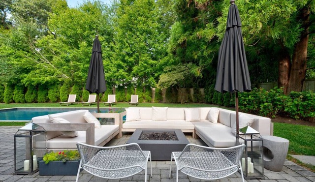 Designer East Hampton Farmhouse Bike to Amagansett, Ocean Beaches, Seasonal Pool