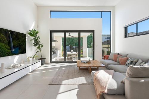 Designer Family Retreat with Pool Next to Cronulla