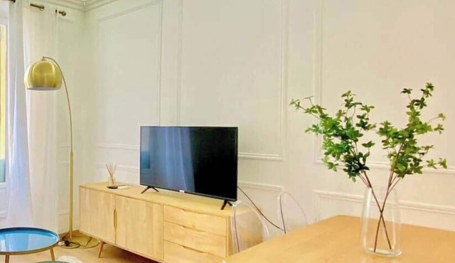 ★ Designer Garden View Apartment Heart of City★