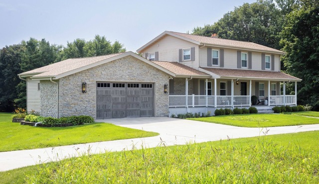 Designer Home, Hot Tub, King Suite, Game Room