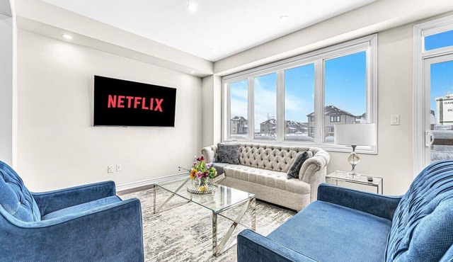 Designer Home in Niagara Falls