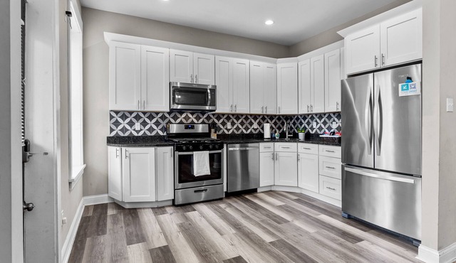 Designer Home in Shaw Right Side - JZ Vacation Rentals