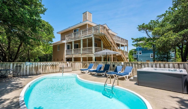 Designer Home with Pool, Hot Tub & Walk to Beach