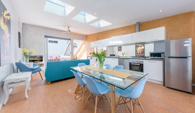 Designer house in quiet street on city doorstep