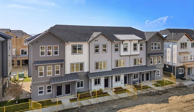 Designer-Inspired Home » King Bed » Garage » AC #21