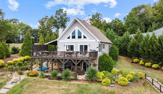 Designer Lake Front Retreat in Quiet Cove on Lake Wylie: King Beds & Bunk Room!