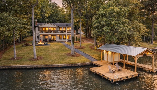 Designer Lake Home|Games|FirePit|Dock|Kayaks